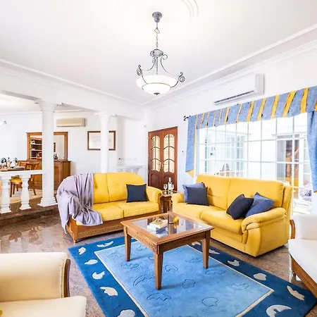 Rose Bay - Refúgio Familiar Com Piscina Aquecível E Bbq Em Villa Albufeira